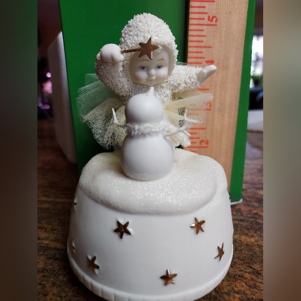 Snowbabies a little holiday magic plays let it snow....B103